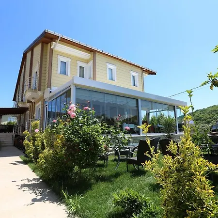 Assortie La Szálloda Ağva
