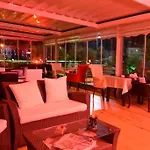 Otel Assortie La 3*